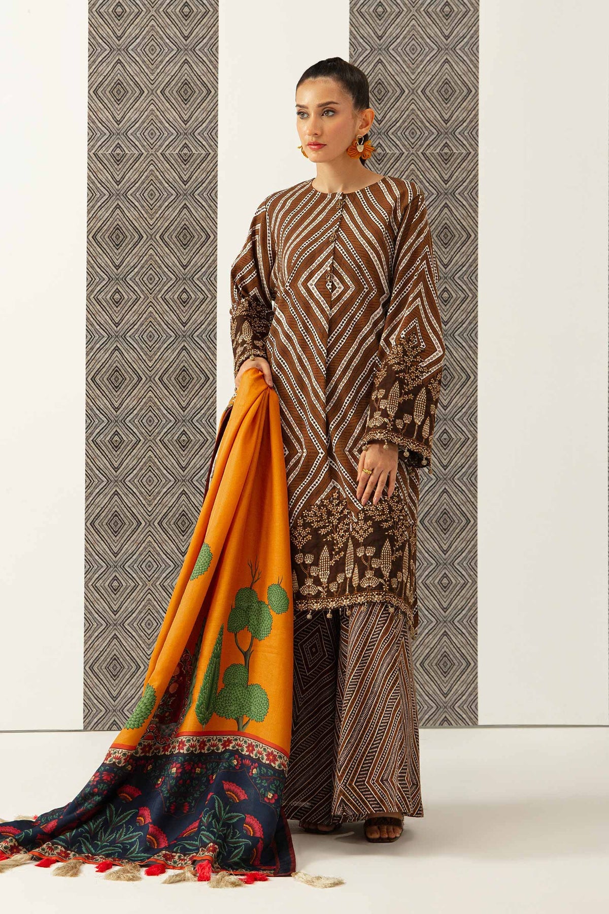 Earthy Elegance: 3-Piece- Khaddar Suit in Brown and White