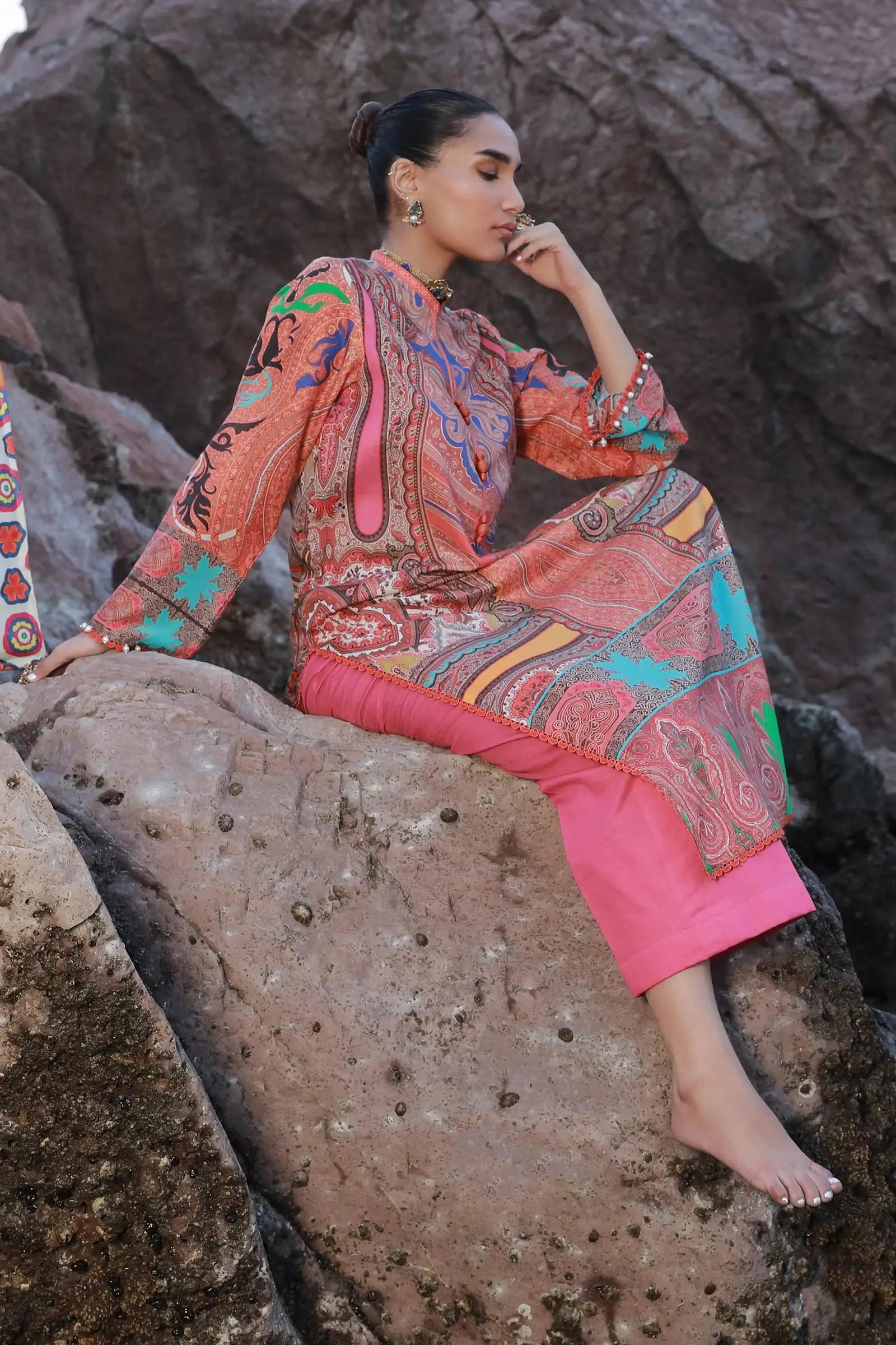 Sana Safinaz - Whispers of Tradition Lawn Ensemble